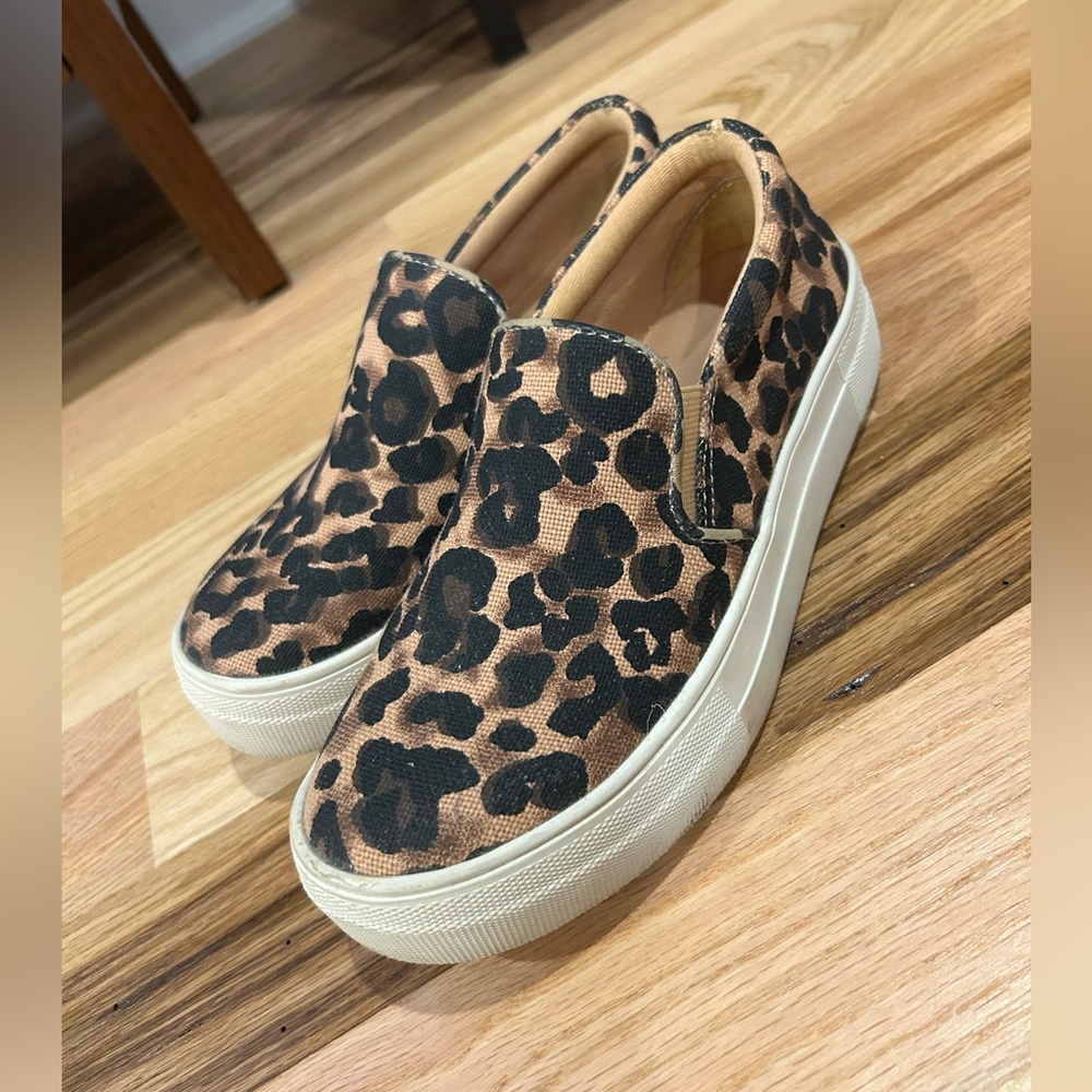 Steve Madden Gills Leopard Print Flatform Sneakers Size 6.